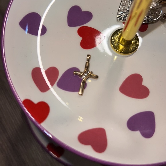 10k gold 3 diamond cross pendant - Picture 4 of 8